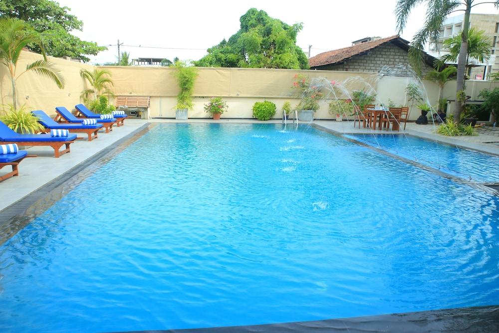 The Ocean Pearl Hotel Negombo Exterior photo
